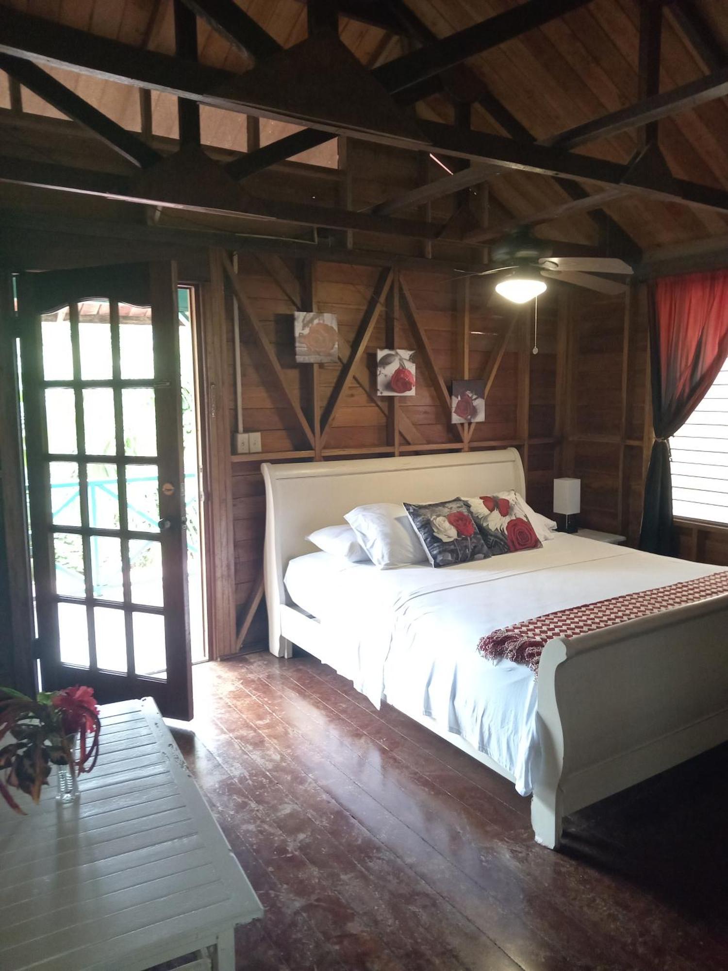 Villa Bahia Del Sol โบกัสทาวน์ ภายนอก รูปภาพ