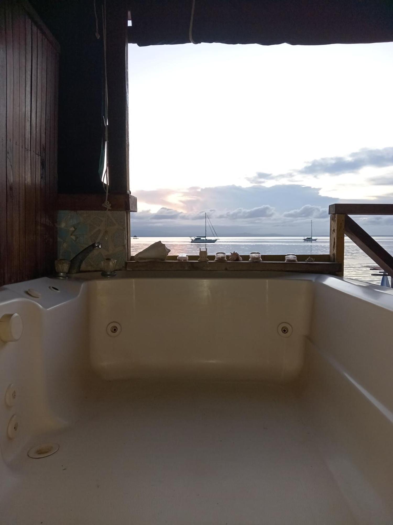 Villa Bahia Del Sol โบกัสทาวน์ ภายนอก รูปภาพ